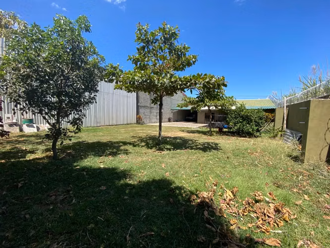 Propiedad con Casa con jardín y Local Comercial en Grecia, Alajuela