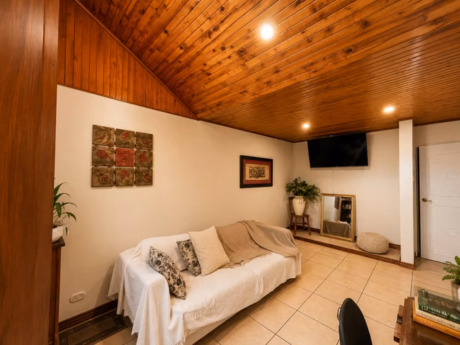 Casa de una sola planta en venta en San Francisco de Dos Rios-ID 43016