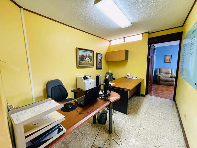 Venta Casa Esquinera en Rohrmoser | Uso Mixto | Ideal para Oficinas o Vivienda