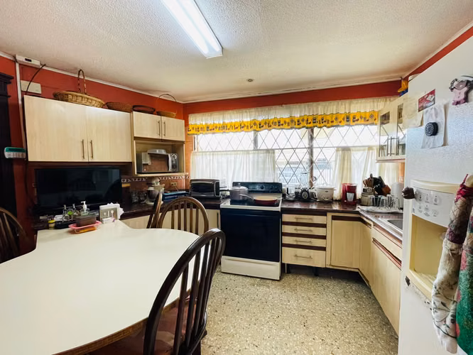 Venta Casa Esquinera en Rohrmoser | Uso Mixto | Ideal para Oficinas o Vivienda