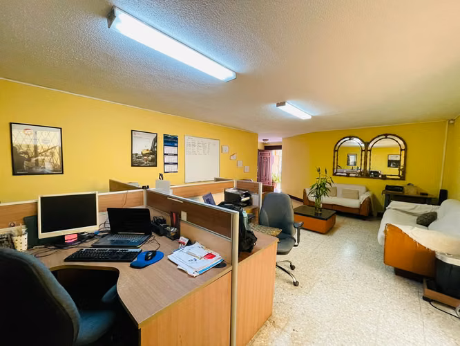 Corner House for Sale in Rohrmoser | Mixed Use | Ideal for Offices or Residential Use