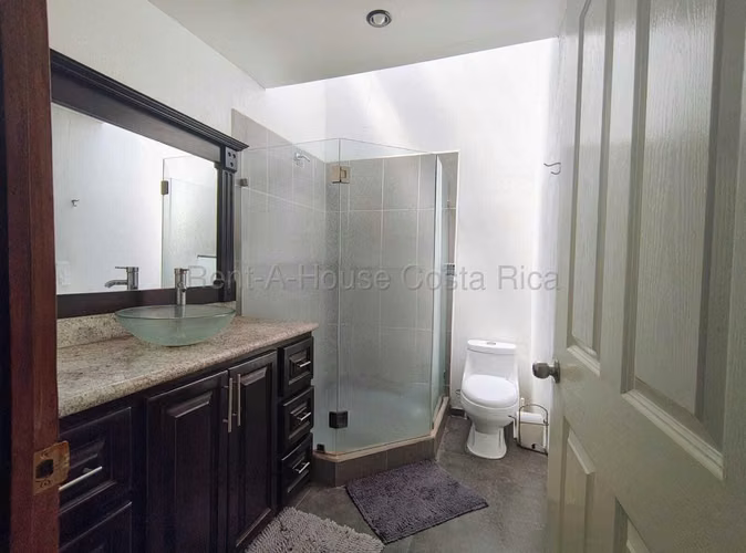 Venta de Casa Esquinera - Residencial El Portillo, Turrúcares EB26-1882