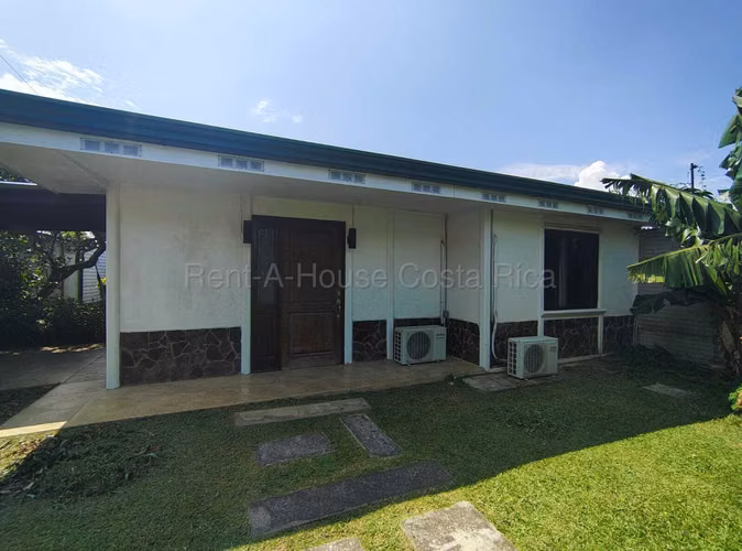 Venta de Casa Esquinera - Residencial El Portillo, Turrúcares EB26-1882