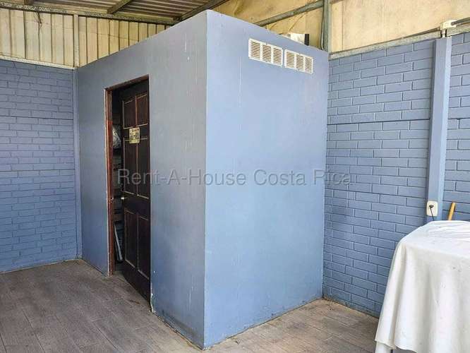 Casa esquinera con piscina y jardín en Residencial El Portillo, Turrúcares - Imagen 17