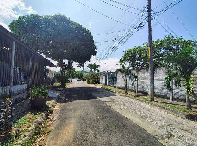 Casa esquinera con piscina y jardín en Residencial El Portillo, Turrúcares - Imagen 19