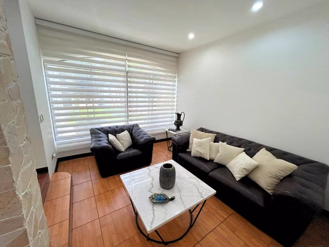 Casa con Piscina Privada en Lote de 1.014 m² | Piedades de Santa Ana