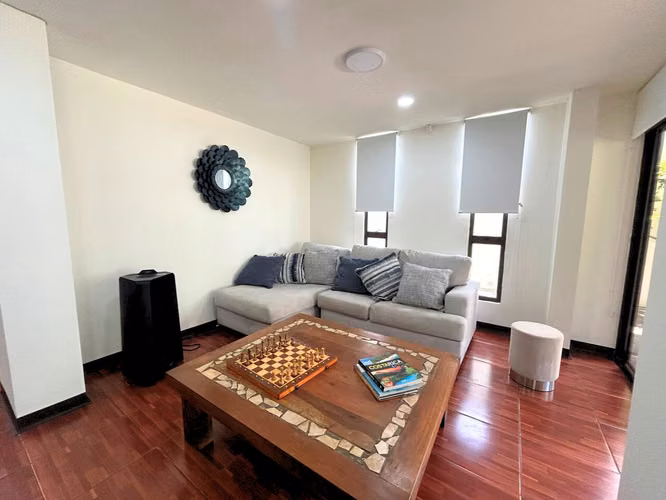 Casa con Piscina Privada en Lote de 1.014 m² | Piedades de Santa Ana