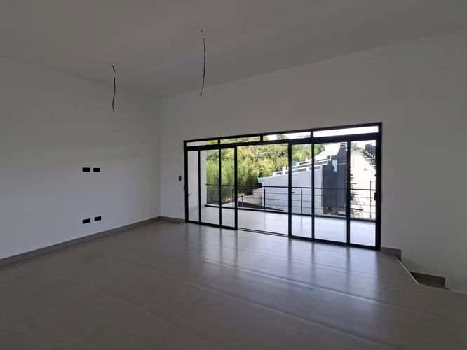 CASA EN VENTA CONDOMINIO EXCLUSIVO.  3 NIVELES. 3 hbts+ salon + oficina - Imagen 16