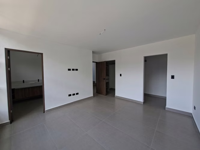 CASA EN VENTA CONDOMINIO EXCLUSIVO.  3 NIVELES. 3 hbts+ salon + oficina - Imagen 13