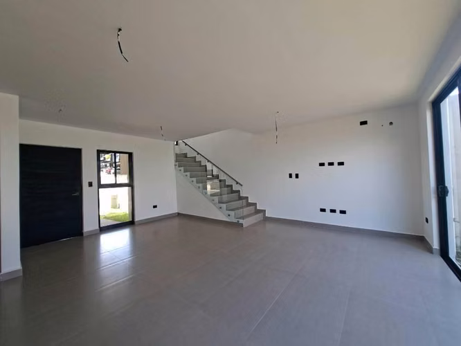 CASA EN VENTA CONDOMINIO EXCLUSIVO.  3 NIVELES. 3 hbts+ salon + oficina - Imagen 5