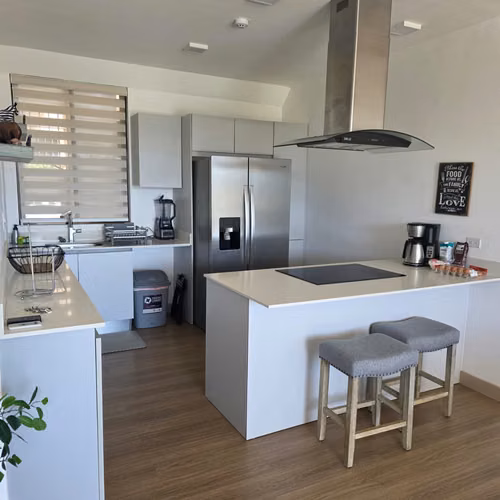 Apartamento Amueblado de 3 Habitaciones en Condominio El Canal, Grecia