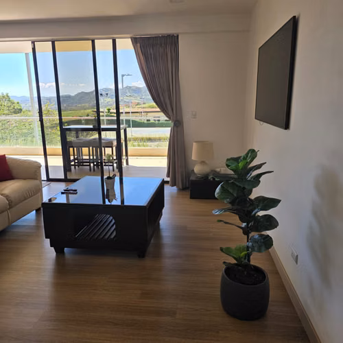Apartamento Amueblado de 3 Habitaciones en Condominio El Canal, Grecia