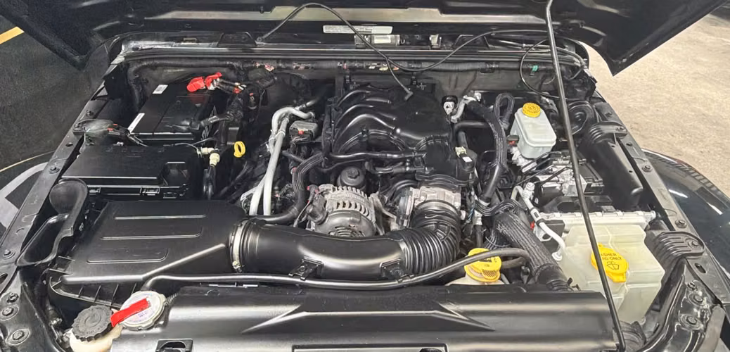 JEEP WRANGLER SAHARA 2013 NEGRO MANUAL
