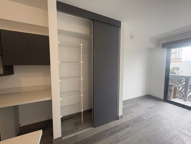 *Venta de apartamento estudio  nuevo en Torre en Barrio Escalante.