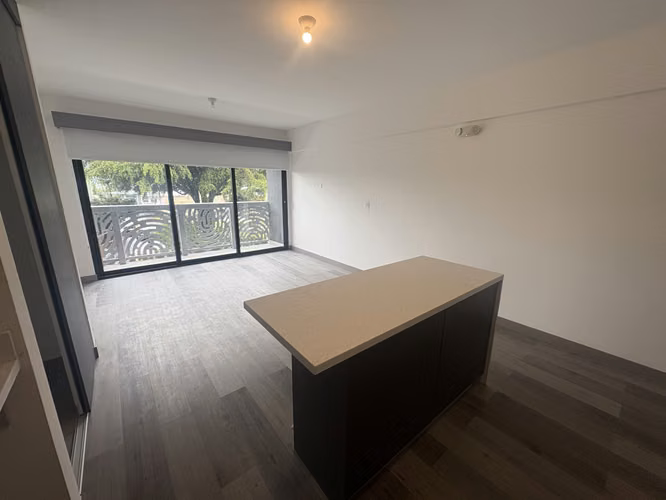 *Venta de apartamento estudio  nuevo en Torre en Barrio Escalante.