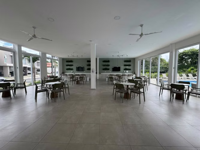 Casa nueva en venta en condominio de Santa Ana