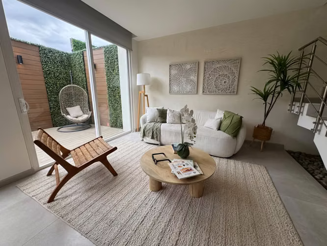 Casa nueva en venta en condominio de Santa Ana