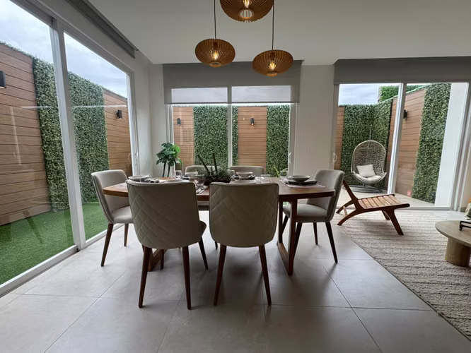 Casa nueva en venta en condominio de Santa Ana