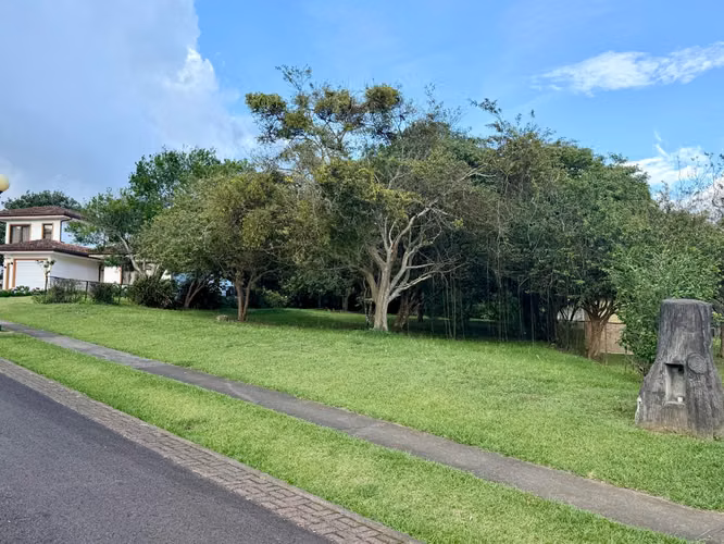 Lote de 1,751 m2 en Exclusivo Condominio, San Isidro