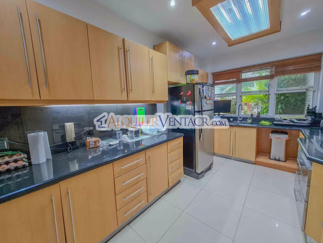 Trejos Montealegre x Avenida Escazú! Condominio de 311 m2 - Imagen 7