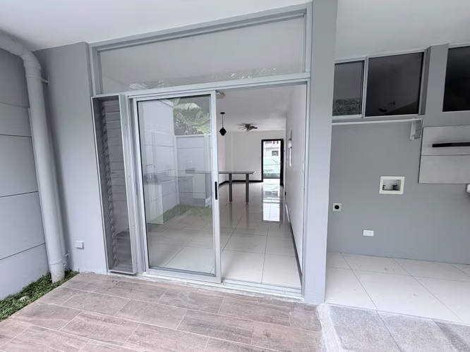 ALQUILER DE APARTAMENTO 3 HABITACIONES EN CONDOMINIO en Desamparados (AS) - Imagen 5