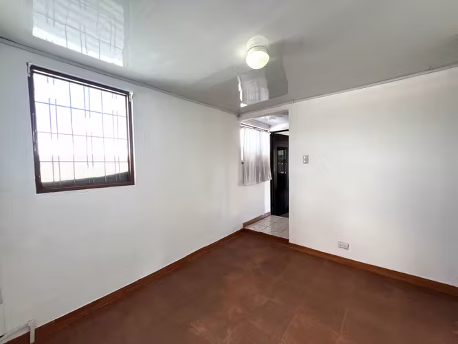 Venta casa amplia de 2 plantas en San Francisco de Dos Ríos. (MN)