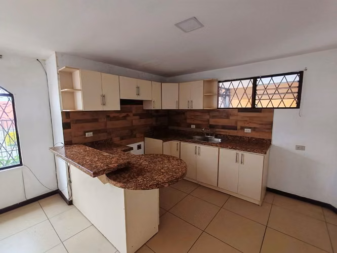 Condominio Deney, Pavas
