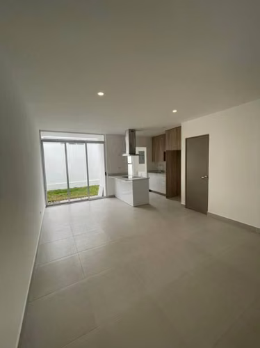 Casa en Alquiler – Vistas a Montaña y Amenidades en Vistas de Santa Ana - Imagen 2