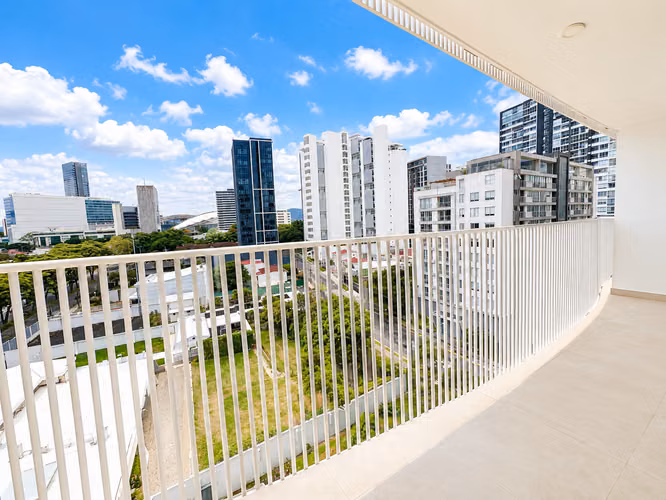 Venta apto contemporáneo con vistas panorámicas, La Sabana. (MN)
