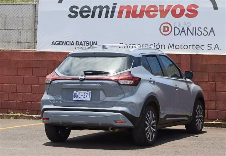 NISSAN KICKS 2023 AUTOMÁTICA GASOLINA GRIS