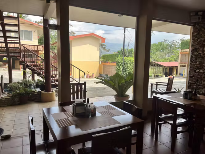 Hotel en funcionamiento con 20 habitaciones en venta | Ciudad Quesada, San Carlos