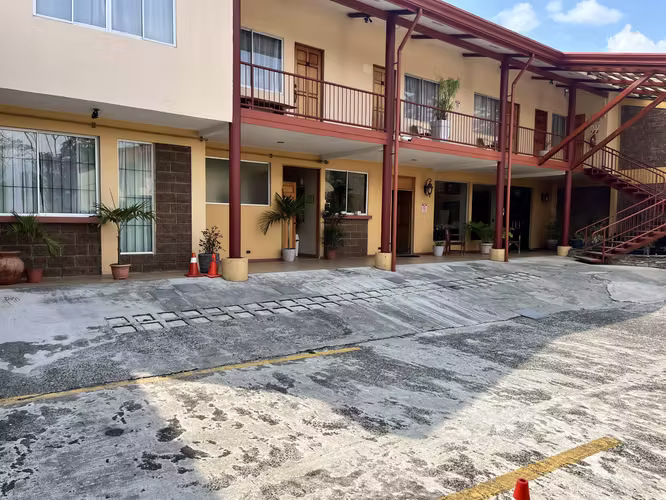 Hotel en funcionamiento con 20 habitaciones en venta | Ciudad Quesada, San Carlos