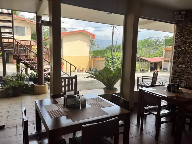 Hotel en funcionamiento con 20 habitaciones en venta | Ciudad Quesada, San Carlos