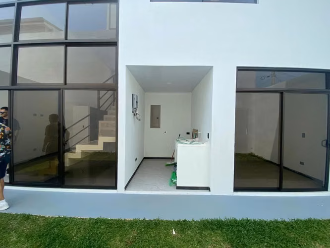 Moderna Casa En Distrito San Juan