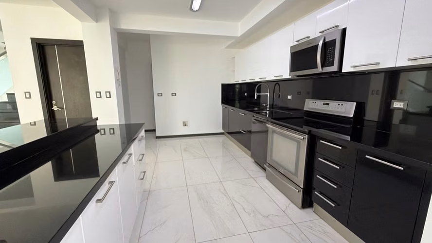 Alquiler de Casa en Condominio Santa Ana - Imagen 7