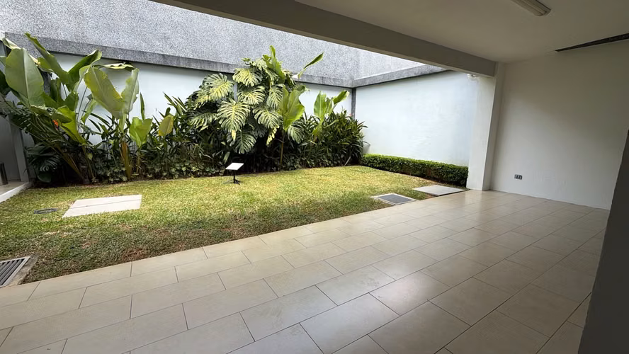 Alquiler de Casa en Condominio Santa Ana - Imagen 2
