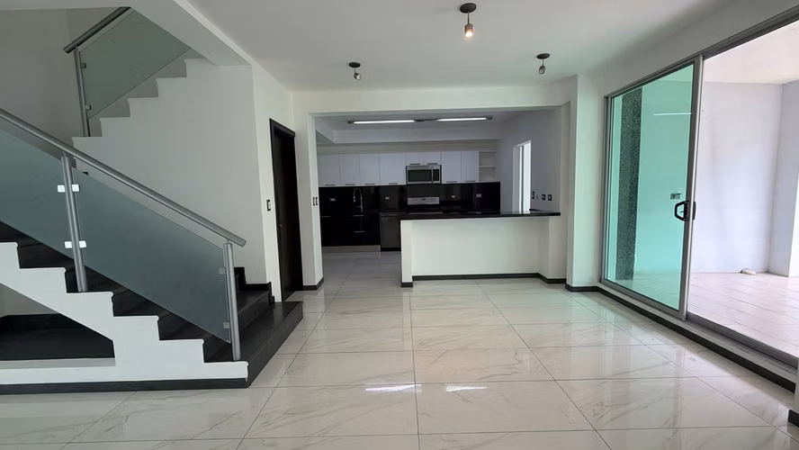 Alquiler de Casa en Condominio Santa Ana - Imagen 5