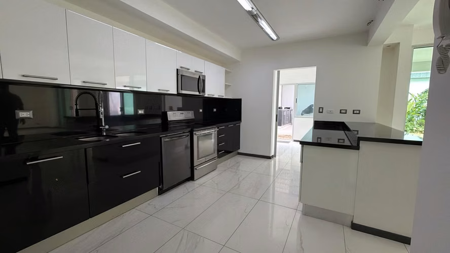 Alquiler de Casa en Condominio Santa Ana - Imagen 8
