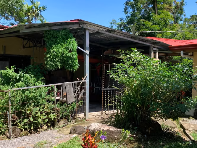 CASA CAMPESTRE PARA VENTA, EN GUAPILES. 33-222