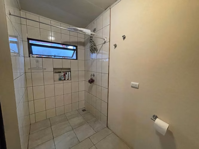Propiedad con Casa y 2 Apartamentos en Desamparados, San José