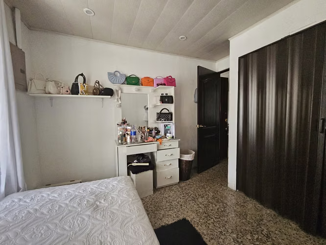 Propiedad con Casa y 2 Apartamentos en Desamparados, San José