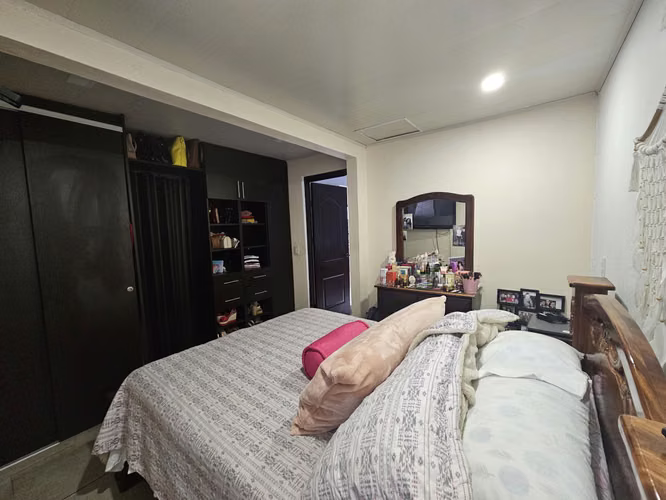 Propiedad con Casa y 2 Apartamentos en Desamparados, San José