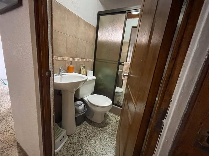 Propiedad con Casa y 2 Apartamentos en Desamparados, San José