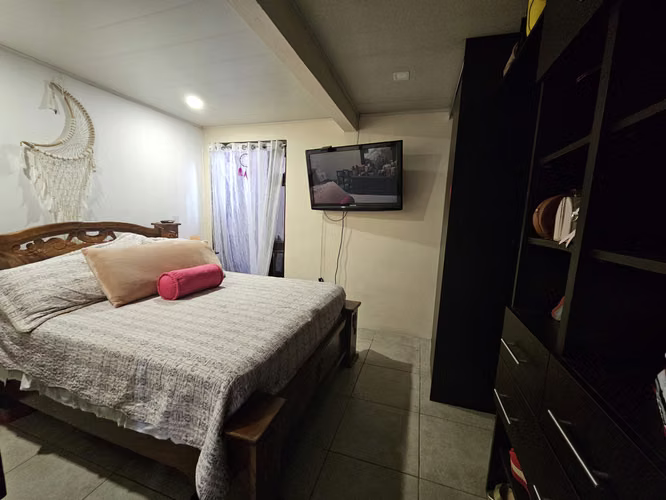 Propiedad con Casa y 2 Apartamentos en Desamparados, San José