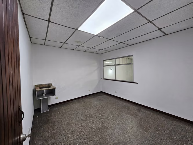 Edificio con bodega en el corazón de San José