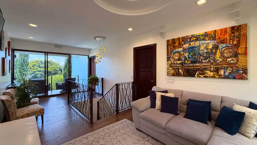 Se vende residencia de Lujo en San Rafael de Heredia - Imagen 9
