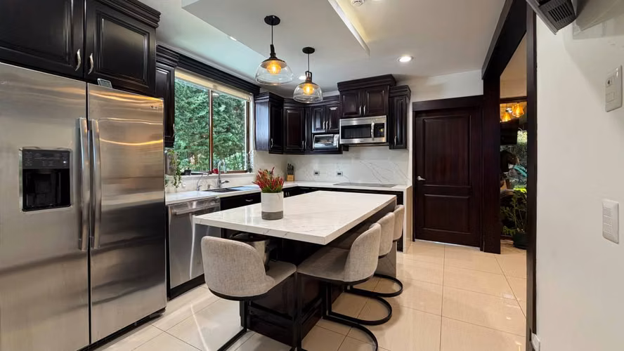 Se vende residencia de Lujo en San Rafael de Heredia - Imagen 6