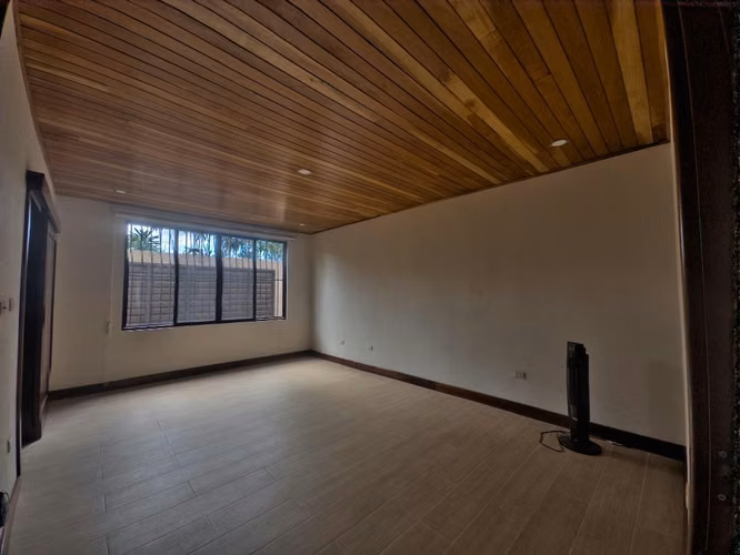 VENTA ATENAS CASA AMPLIA RECIÉN CONSTRUIDA