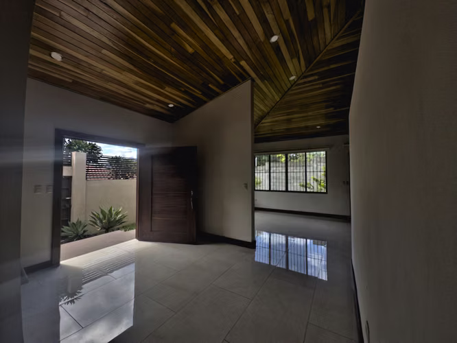 VENTA ATENAS CASA AMPLIA RECIÉN CONSTRUIDA