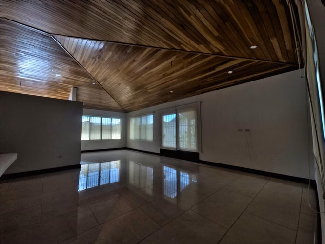 VENTA ATENAS CASA AMPLIA RECIÉN CONSTRUIDA